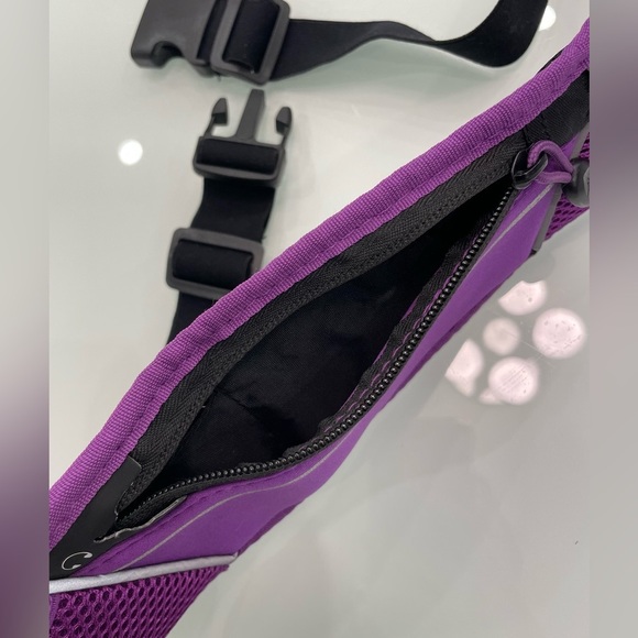 Marika Slim Waist Pack running belt / fanny pack / belt bag - Picture 3 of 8